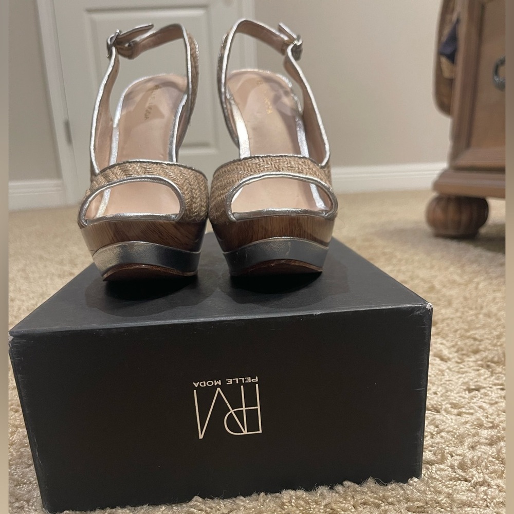 Pelle Moda Women's Chic Silver and Brown Heels